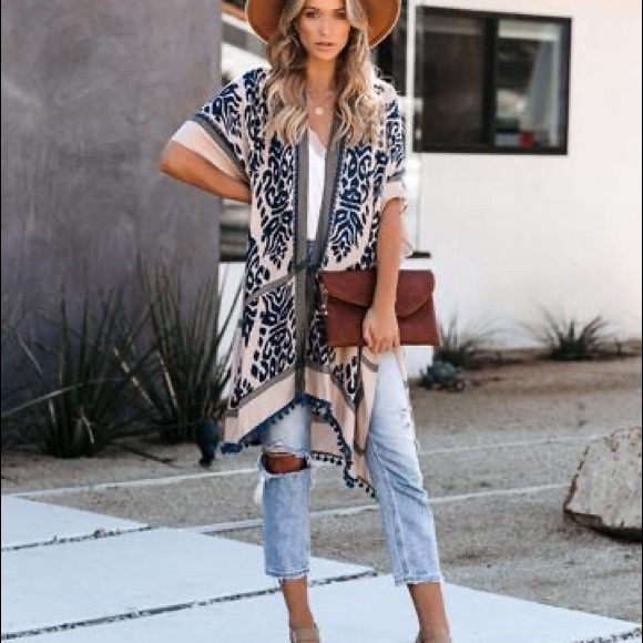 Mediterranean Affair Printed Kimono Top - Picture 2 of 9